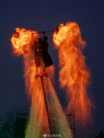震撼！仿佛看见凤凰涅槃了