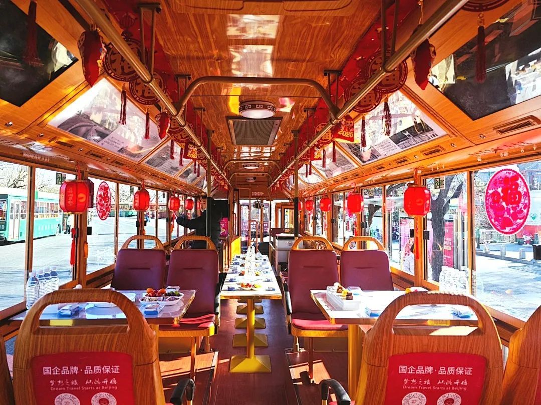 公交车也有“蛇年战袍”?看看北京交通有哪些“年味” 公交车也有“蛇年战袍”?看看北京交通有哪些“年味”