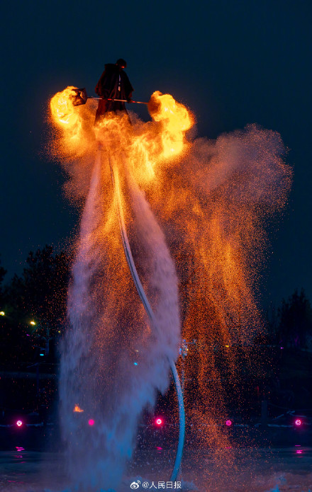 震撼！仿佛看见凤凰涅槃了