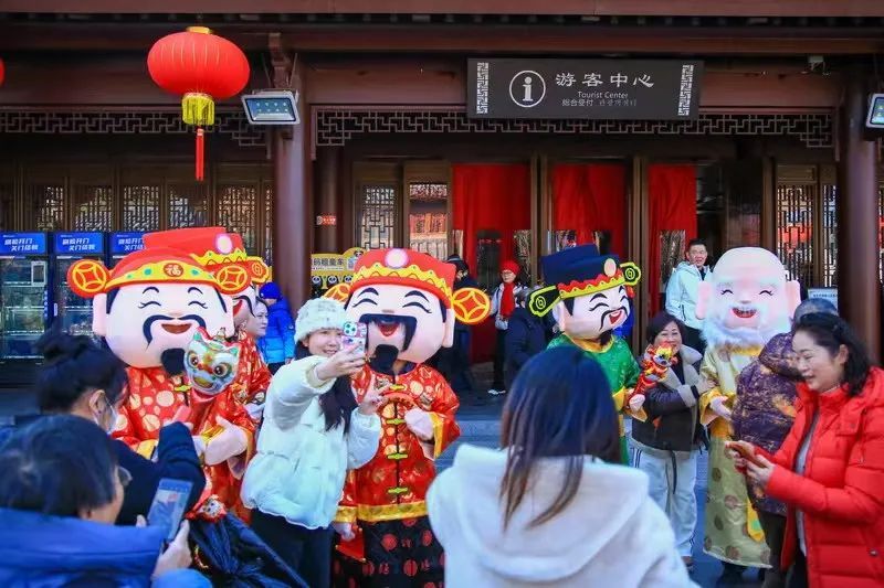 南京，人也太多了！氛围感拉满！