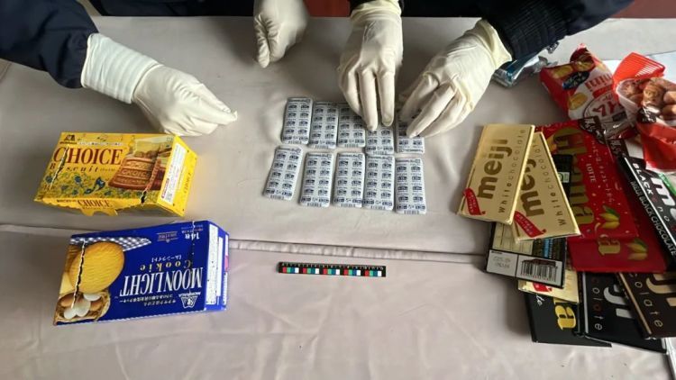 昆明海关在饼干盒中查获100片精神药品三唑仑