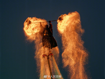 震撼！仿佛看见凤凰涅槃了