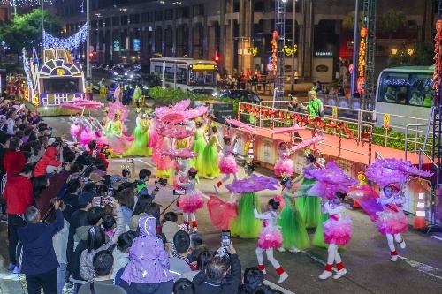 澳门春节迎游客高峰，昨日入境旅客21.9万人次