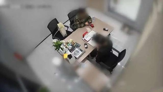 家政变家贼！保洁阿姨连偷9户