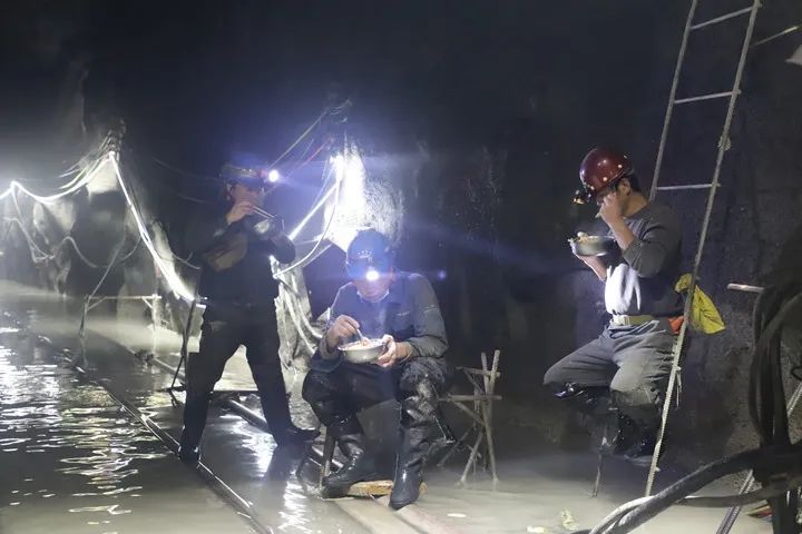 这是地下100米的美味! 这是地下100米的美味!