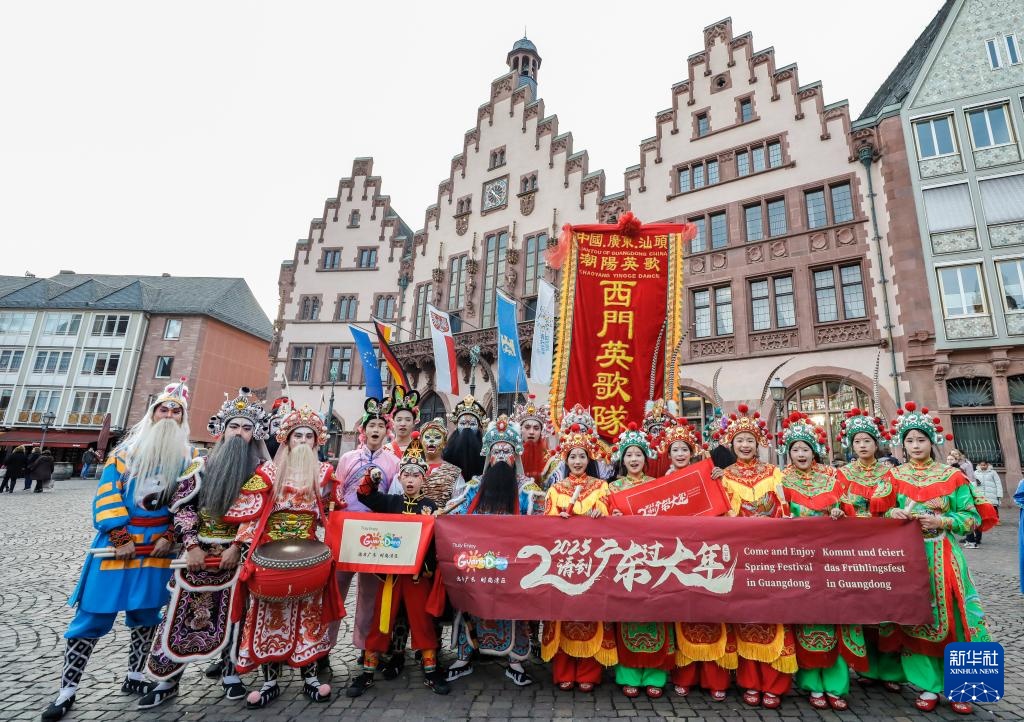 英歌舞队亮相德国 舞出浓浓中国年味