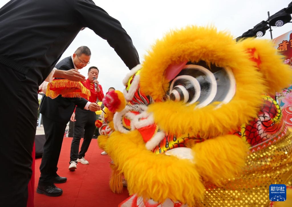 文化中国行·镜头里的非遗年｜南粤醒狮闹新春