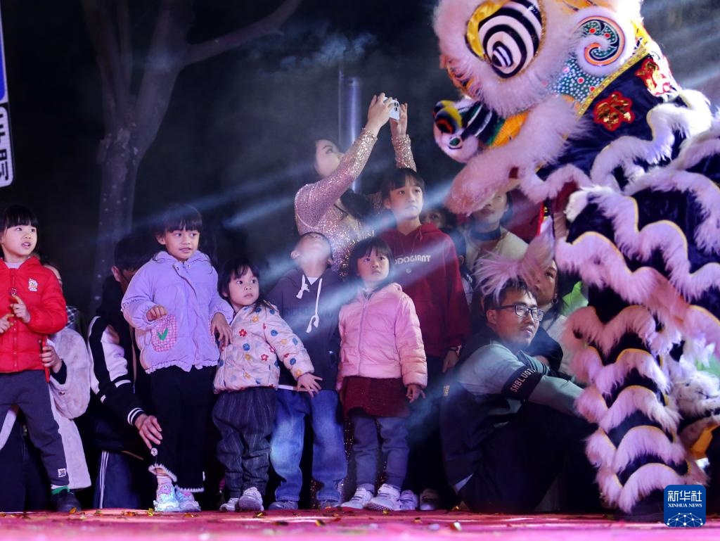 文化中国行·镜头里的非遗年｜南粤醒狮闹新春