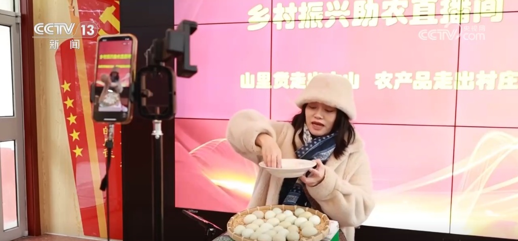 科技味十足！5G助力乡村“村晚”直播 “云”上赋能乡村振兴