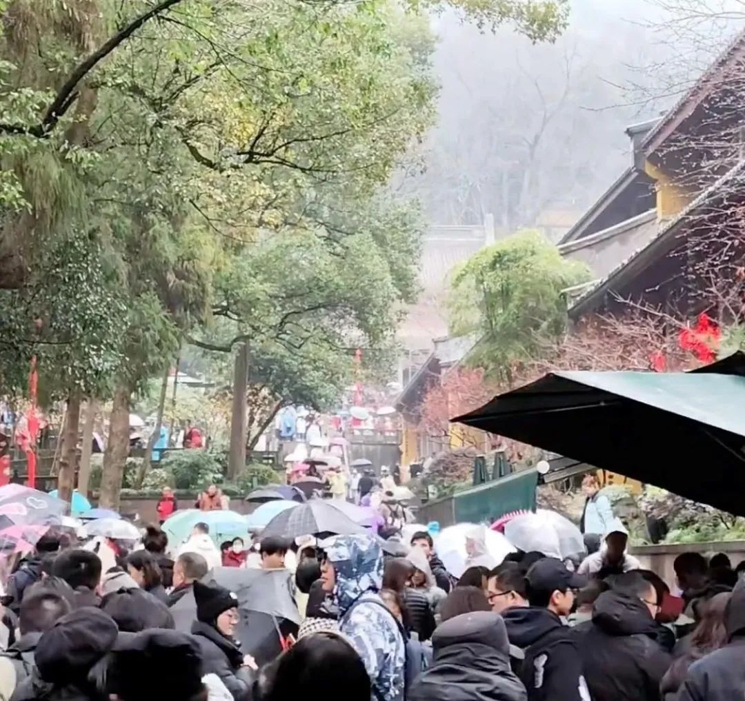 售罄、约满、限流!多地景区紧急提醒→ 售罄、约满、限流!多地景区紧急提醒→