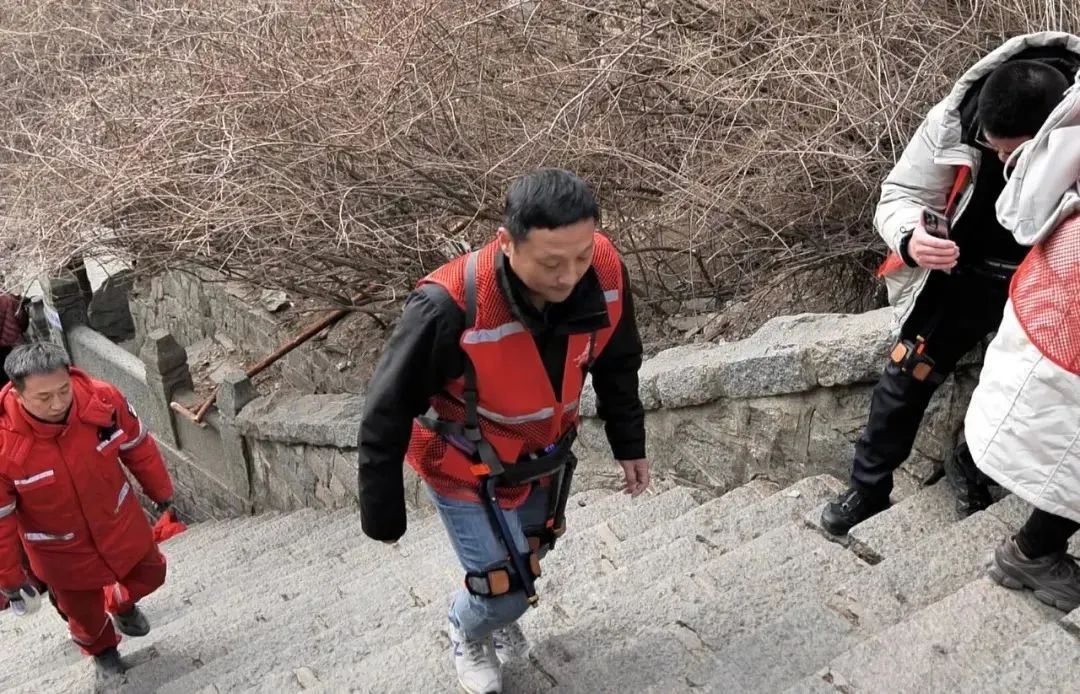 “登山机器人”在泰山试用，网友：我又行了