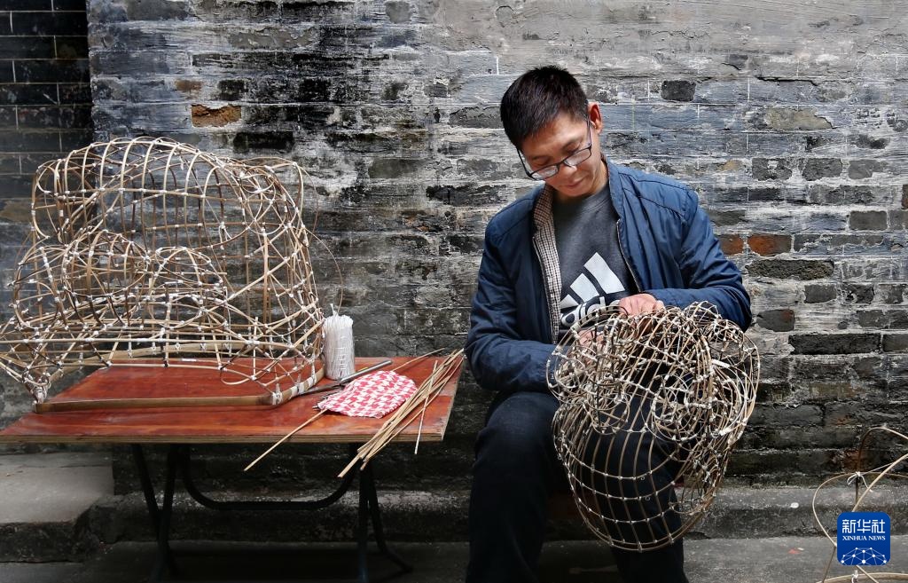 文化中国行·镜头里的非遗年｜南粤醒狮闹新春