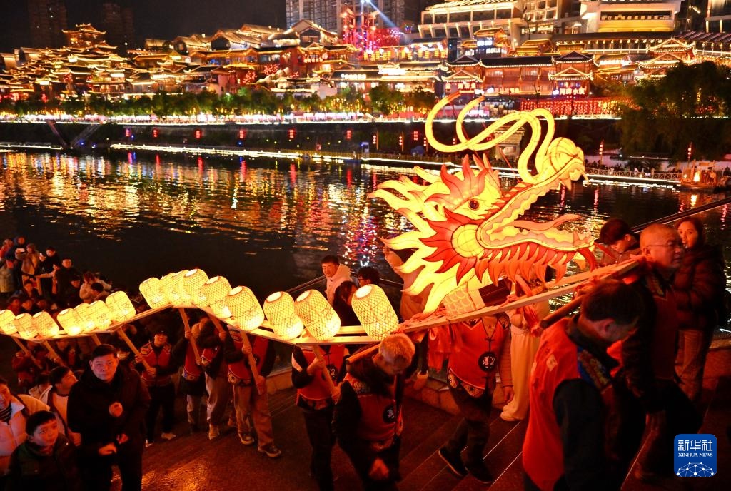 欢天喜地闹新春