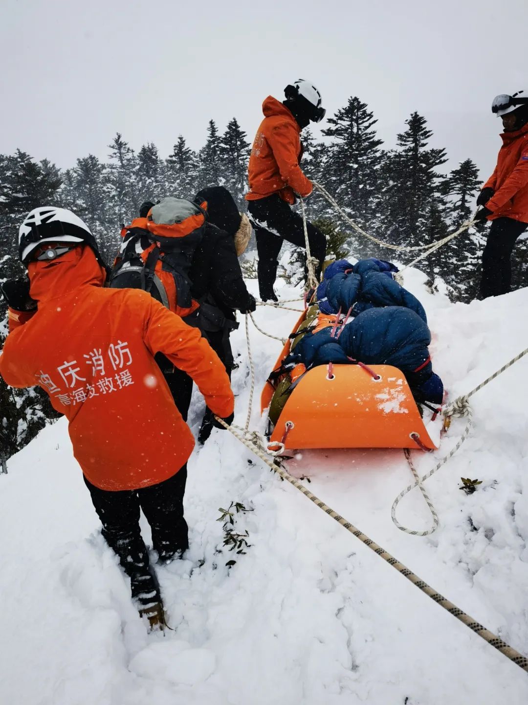 男子迟迟不归家！大年初二消防员冒雪寻踪觅迹……