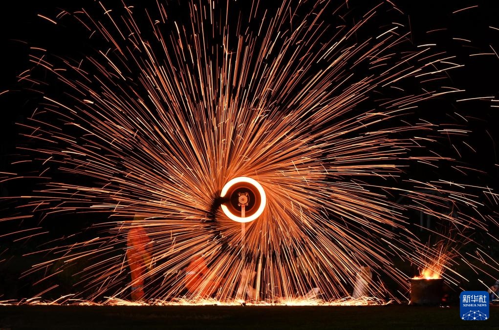 欢天喜地闹新春