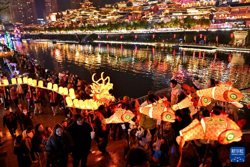 欢天喜地闹新春