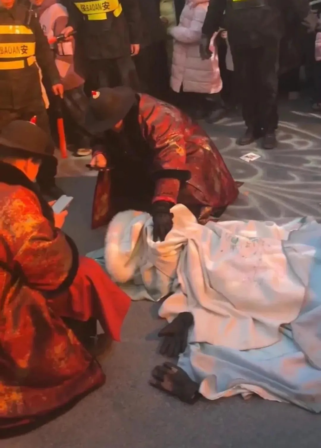 女演员演出时突发意外！官方回应