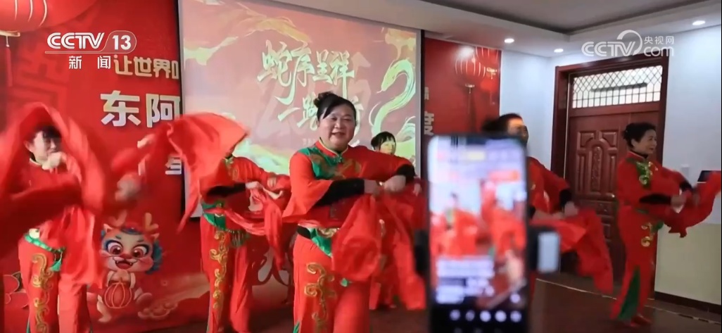 科技味十足！5G助力乡村“村晚”直播 “云”上赋能乡村振兴