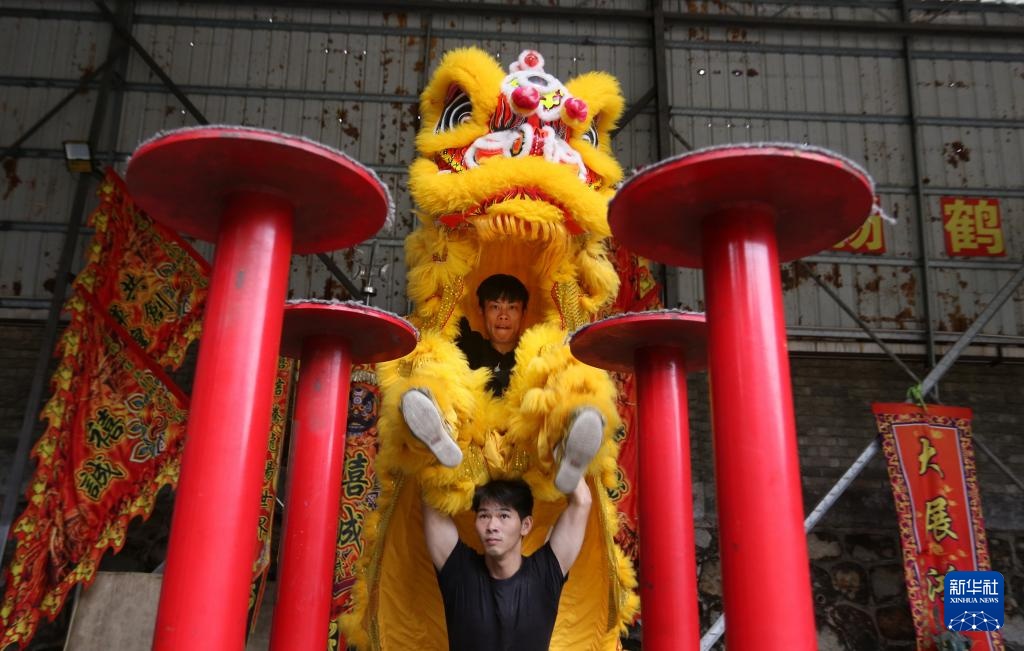 文化中国行·镜头里的非遗年｜南粤醒狮闹新春