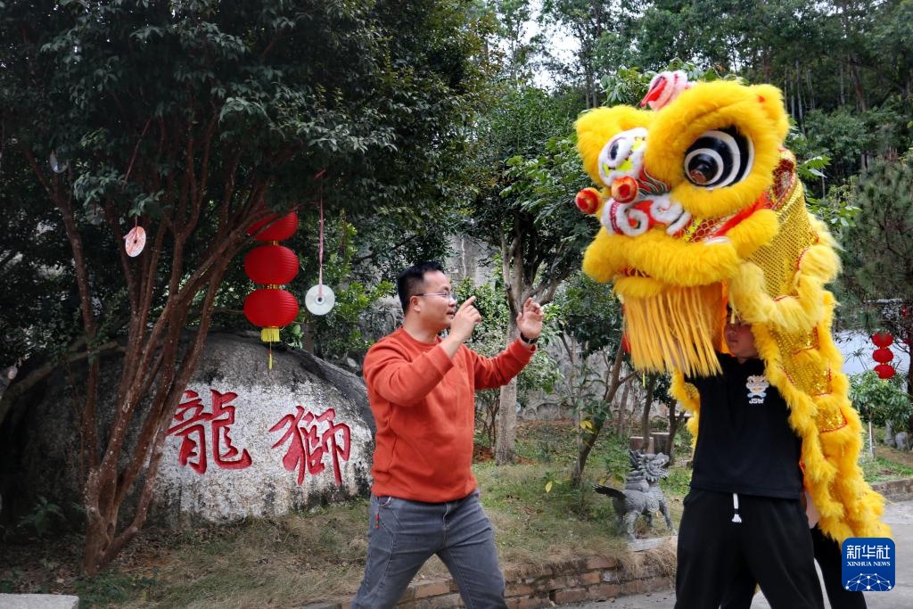 文化中国行·镜头里的非遗年｜南粤醒狮闹新春