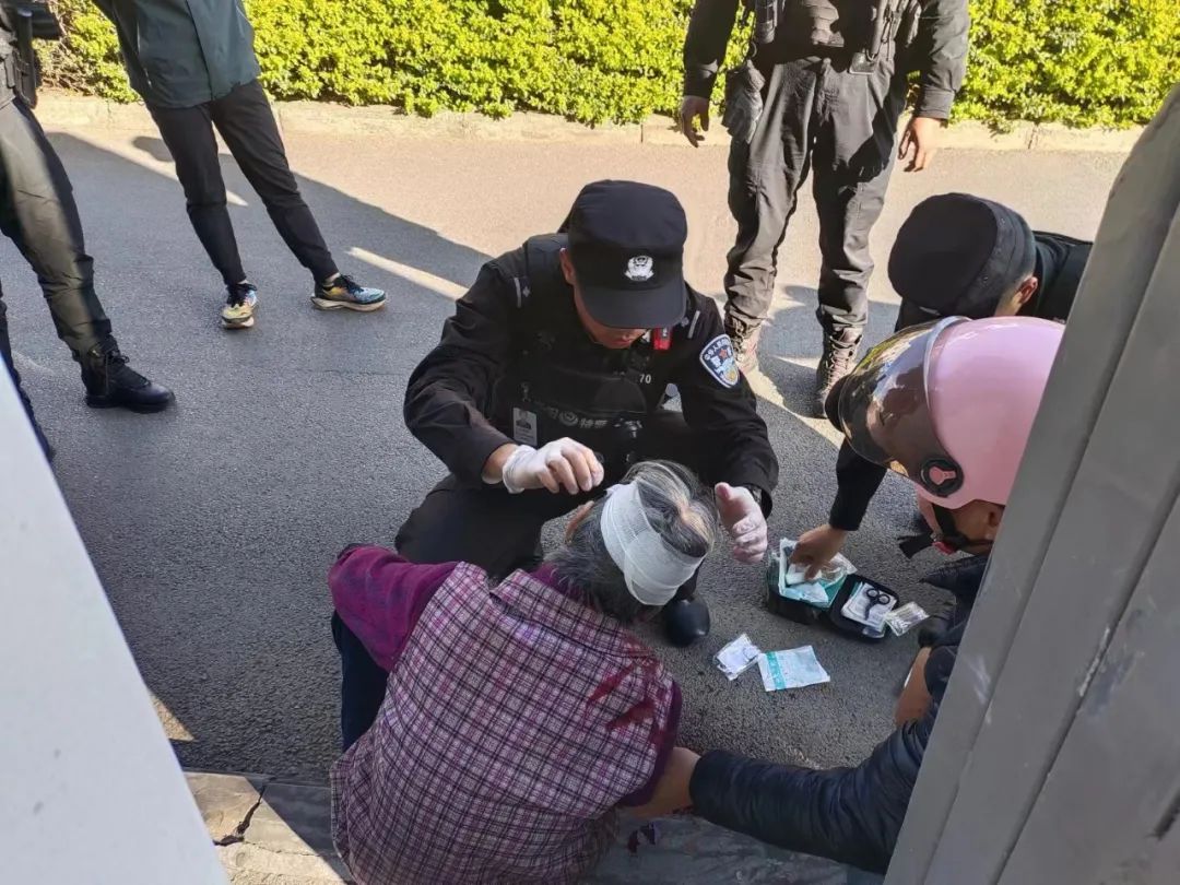 返程!警察的后备箱里都有啥? 返程!警察的后备箱里都有啥?