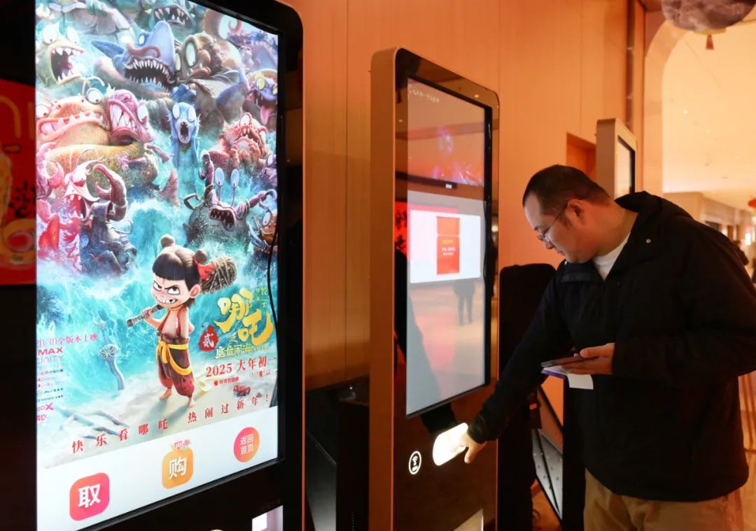 刷新多项影史纪录!这个春节档,爆火的为什么是它? 刷新多项影史纪录!这个春节档,爆火的为什么是它?