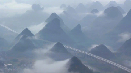 美如画！春节限定版烟雨漓江