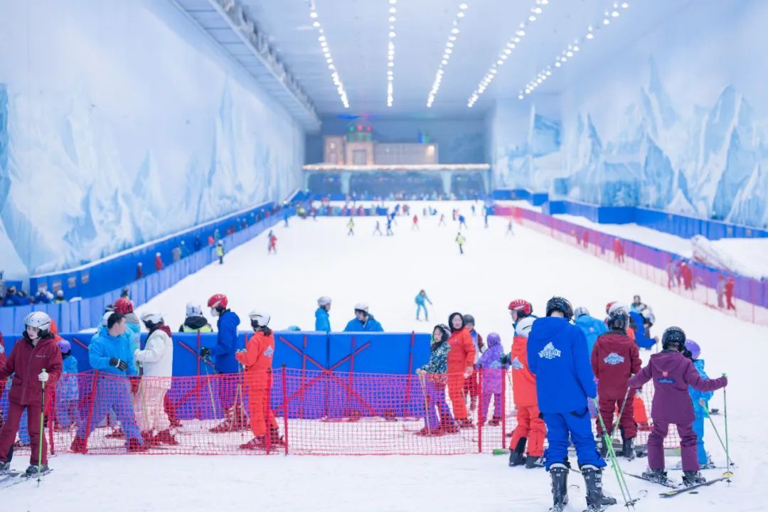 武汉这里有雪！好多人带着孩子赶来