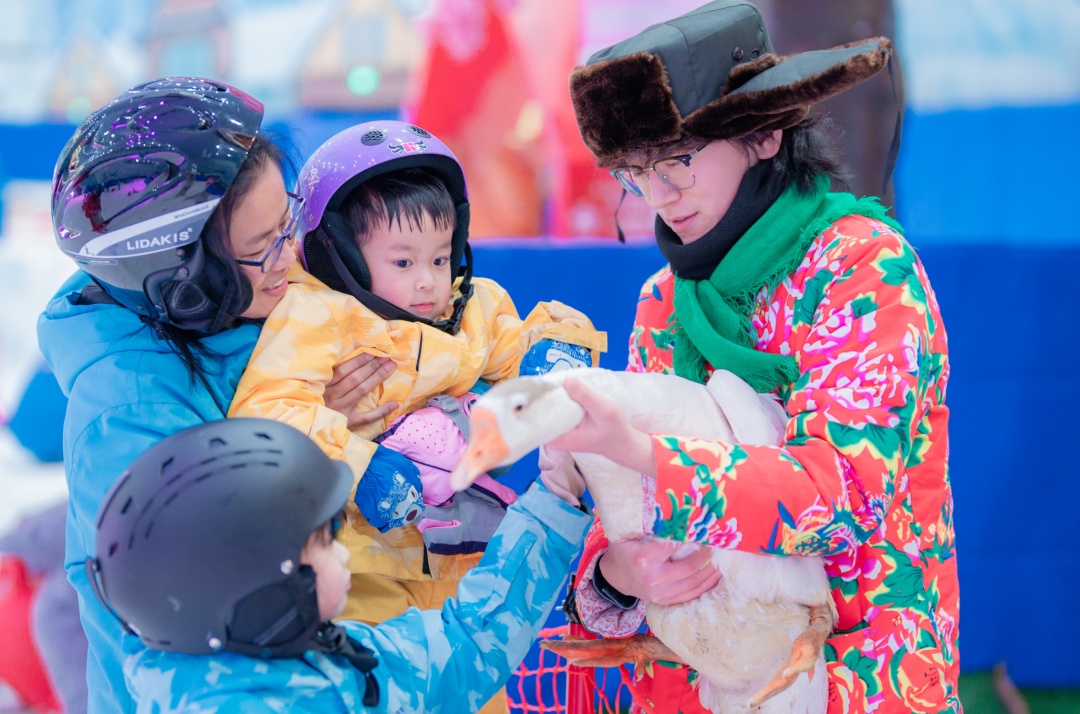 武汉这里有雪！好多人带着孩子赶来