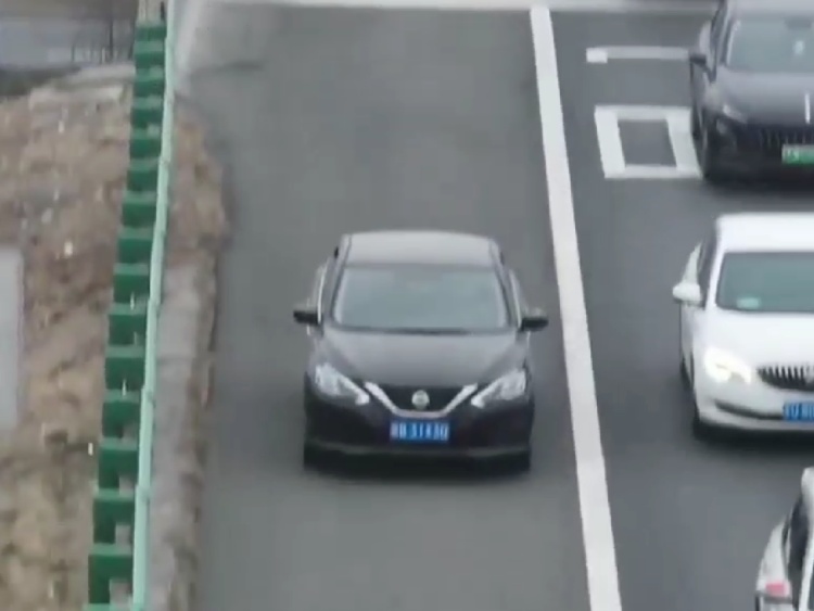 非法占用应急车道? 合肥交警:无人机已锁定! 非法占用应急车道? 合肥交警:无人机已锁定!