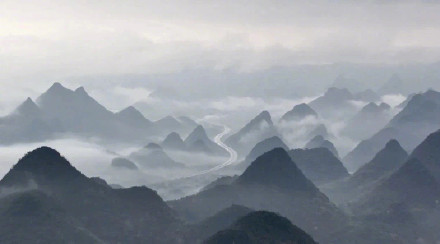 美如画！春节限定版烟雨漓江