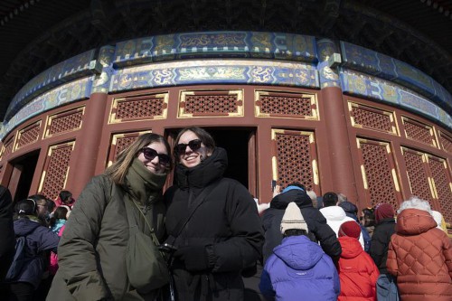 2024年我国服务进出口总额首次突破1万亿美元 专家解读→ 2024年我国服务进出口总额首次突破1万亿美元 专家解读→