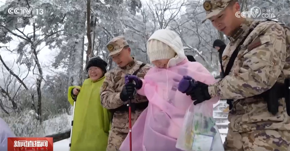 感谢!他们坚守岗位、奋战一线 只为守护更多人的团圆 感谢!他们坚守岗位、奋战一线 只为守护更多人的团圆