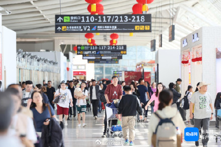 三亚凤凰机场迎返程高峰 单日旅客吞吐量突破9万人次大关 三亚凤凰机场迎返程高峰 单日旅客吞吐量突破9万人次大关