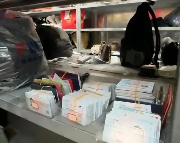 4天捡到1000多个身份证!高铁遗失物品可这样找回 4天捡到1000多个身份证!高铁遗失物品可这样找回