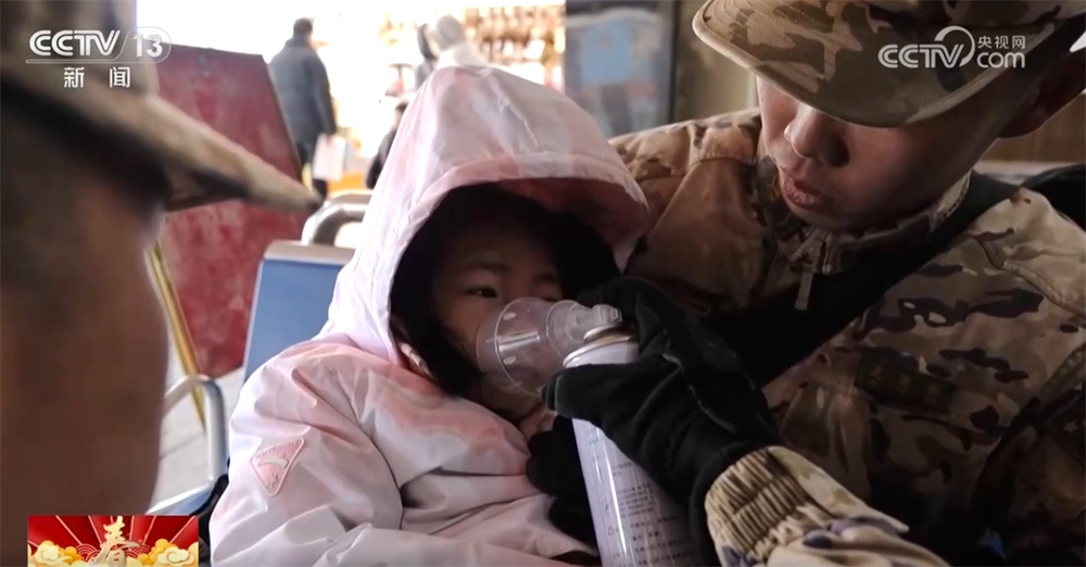 感谢!他们坚守岗位、奋战一线 只为守护更多人的团圆 感谢!他们坚守岗位、奋战一线 只为守护更多人的团圆