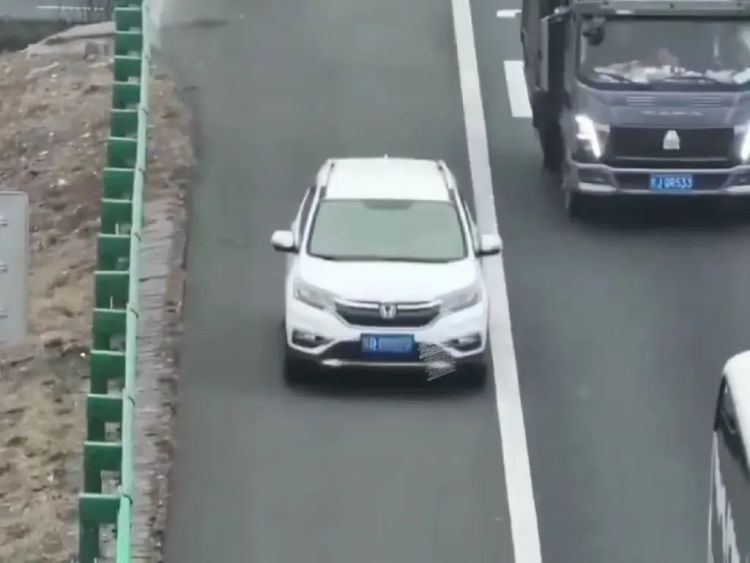 非法占用应急车道? 合肥交警:无人机已锁定! 非法占用应急车道? 合肥交警:无人机已锁定!