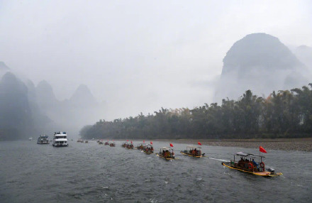 美如画！春节限定版烟雨漓江