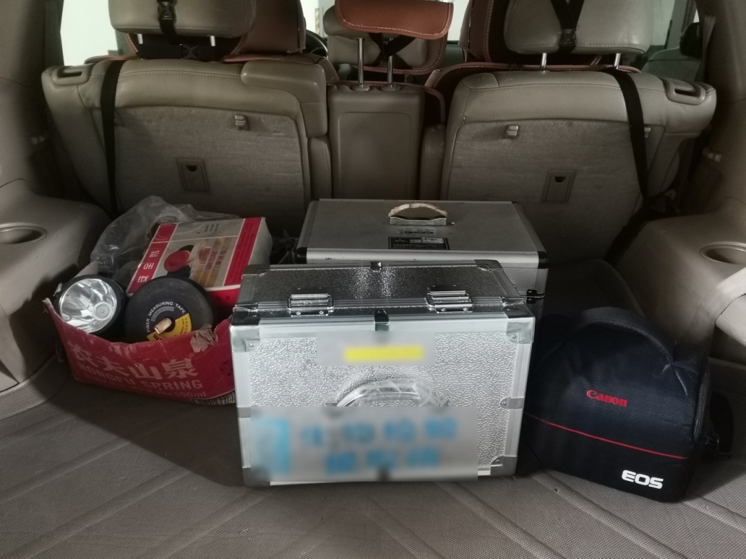 返程!警察的后备箱里都有啥? 返程!警察的后备箱里都有啥?