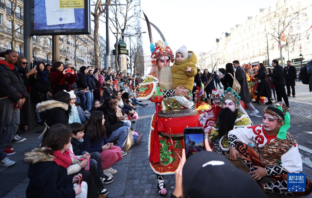 中国英歌亮相香街 中国英歌亮相香街