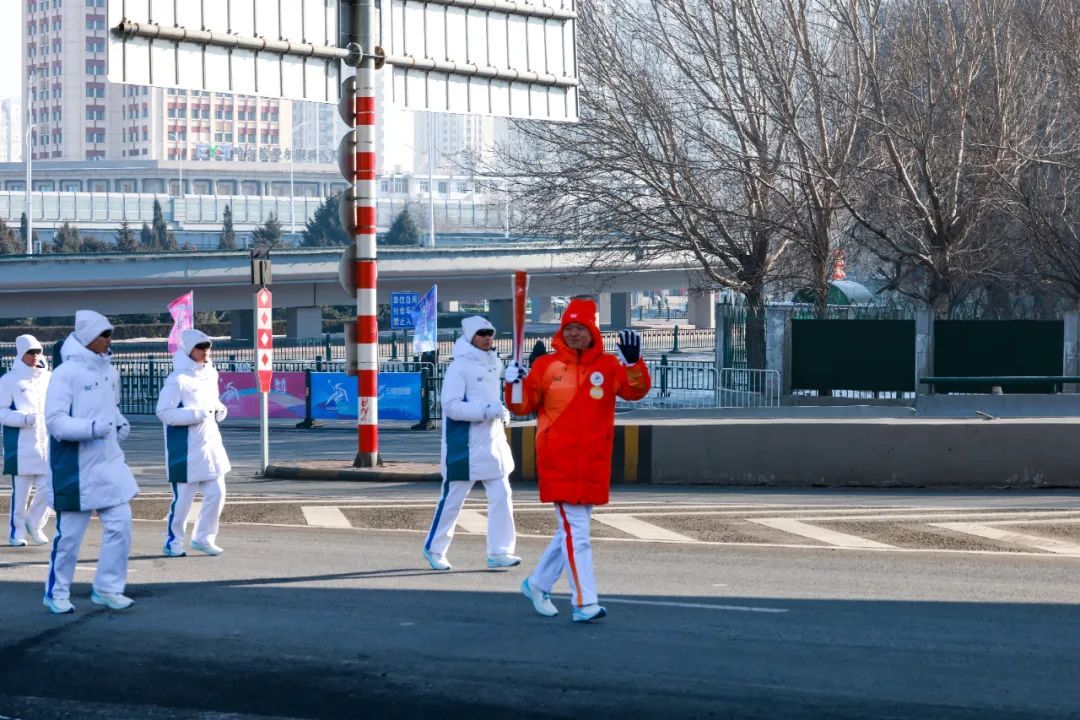 这位民警,亚冬会火炬手! 这位民警,亚冬会火炬手!
