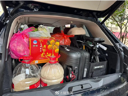 后备箱里是家人满满的爱