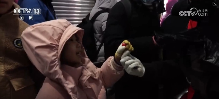 温暖服务呵护冰雪旅游 游客享受安全舒适旅游体验