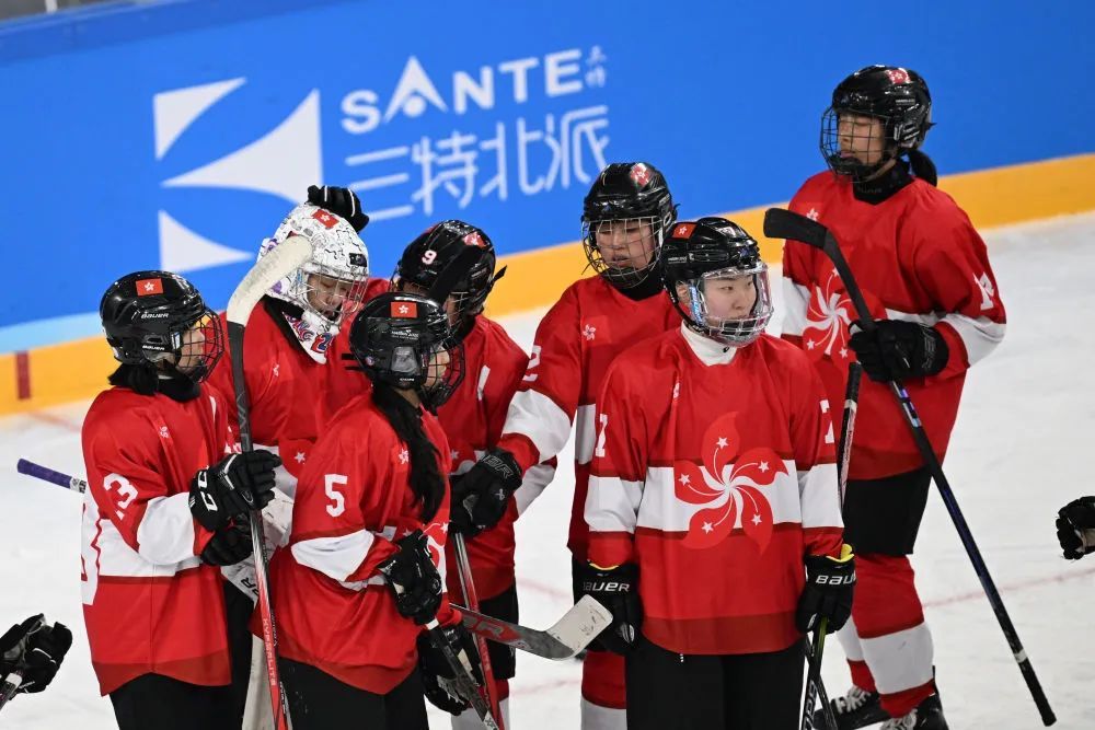 哈尔滨亚冬会开赛首日，冰球大战火热上演！