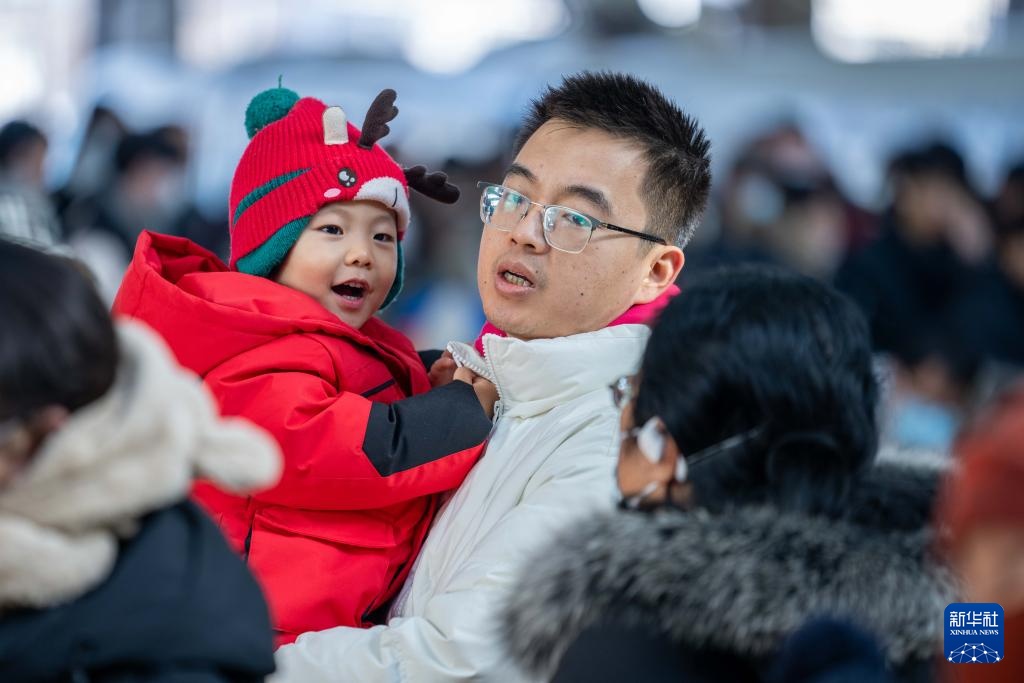 新春走基层丨探访春节假期最后一天的北京南站