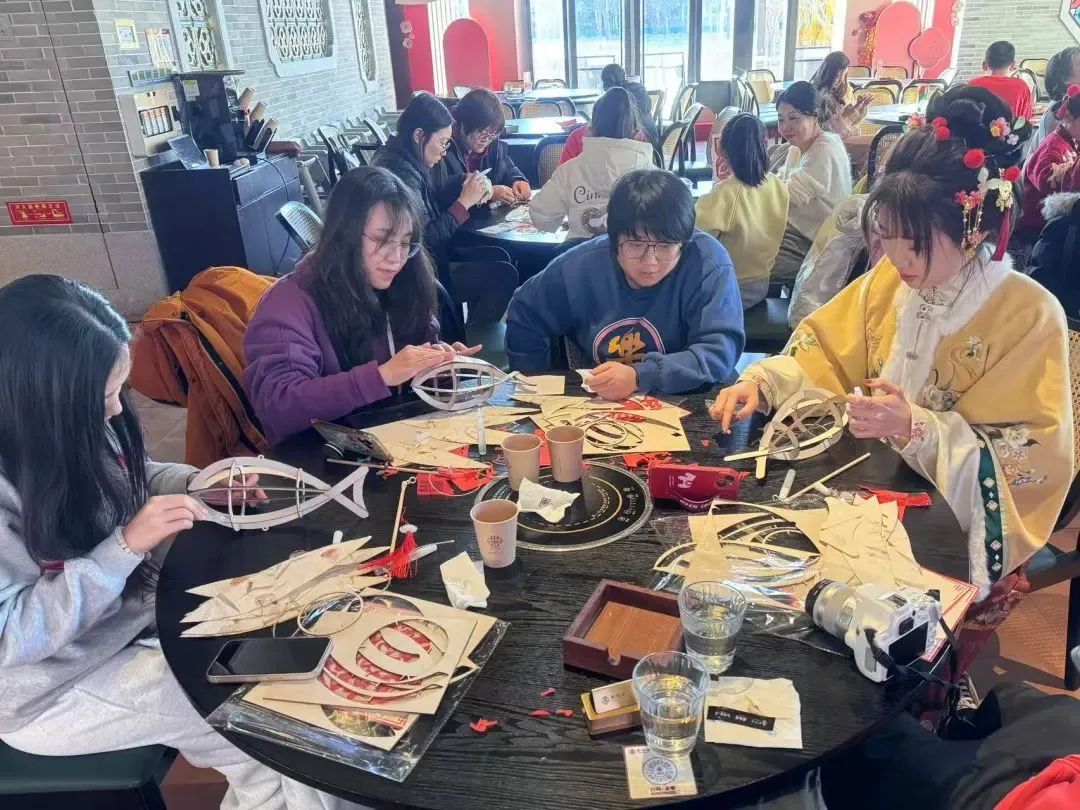 二次元+庙会!北京这里的年味够特别—— 二次元+庙会!北京这里的年味够特别——