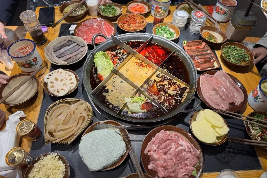 在重庆,没有一顿火锅解决不了的事 在重庆,没有一顿火锅解决不了的事