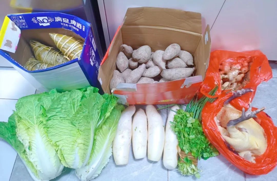 假期最后一天,后备箱的“爱”满满当当! 假期最后一天,后备箱的“爱”满满当当!