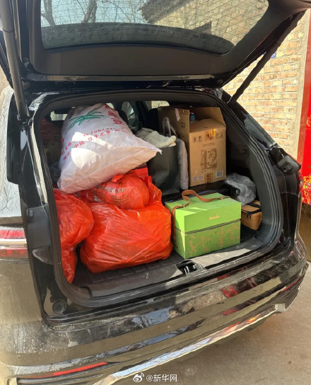 后备箱里是家人满满的爱