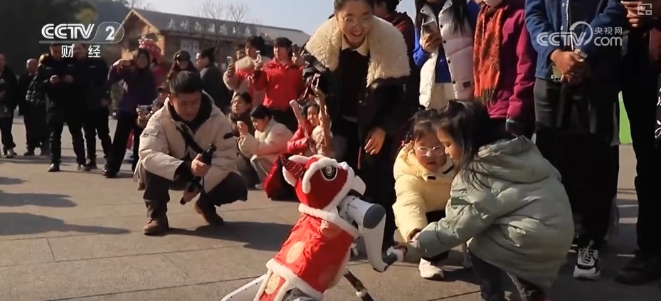 浓浓年味透着满满科技范儿 “科技过年”为春节注入生机与活力